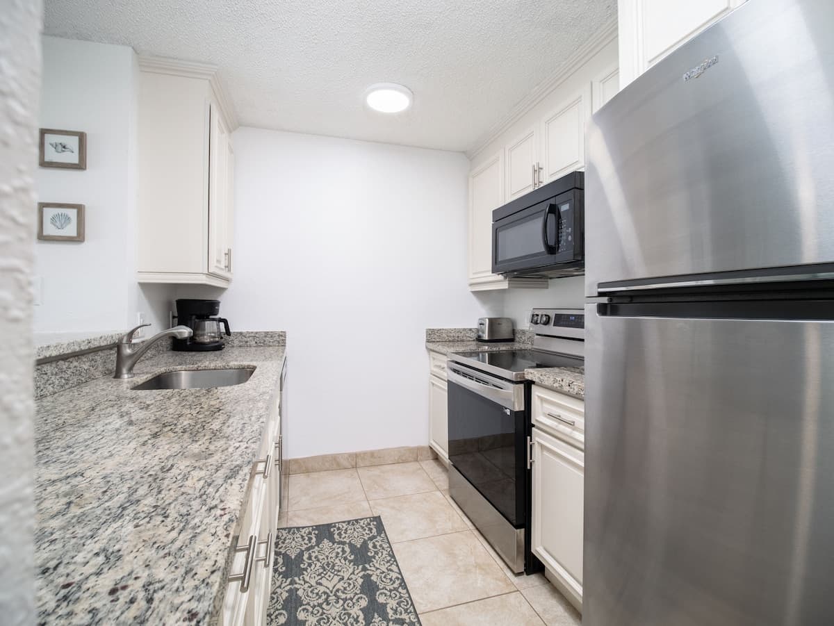Condo in Kihei · ★4.88 · 1 bedroom · 2 beds · 1 bath - Photo 5