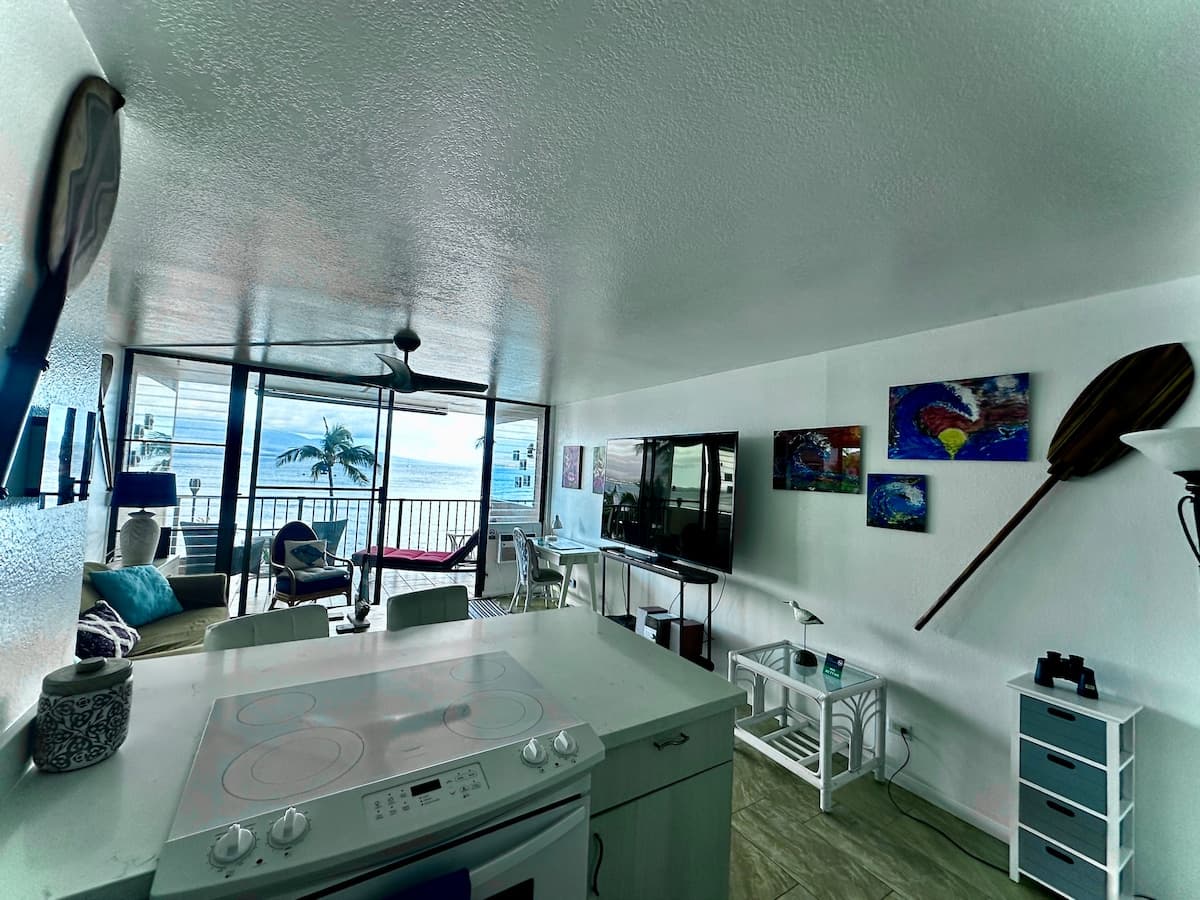 Condo in Wailuku · ★4.9 · 1 bedroom · 1 bed · 1 bath - Photo 4