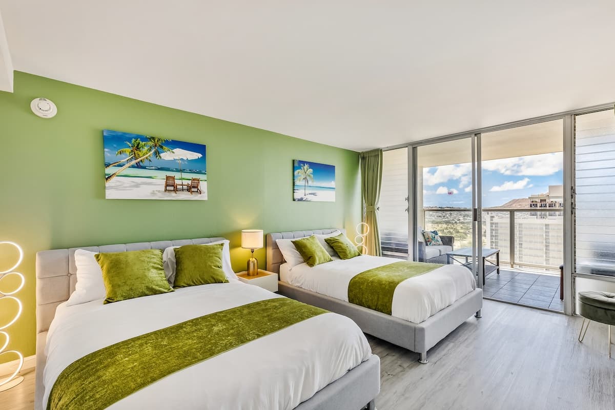 Condo in Honolulu · ★4.9 · 1 bedroom · 2 beds · 1 shared bath - Photo 1