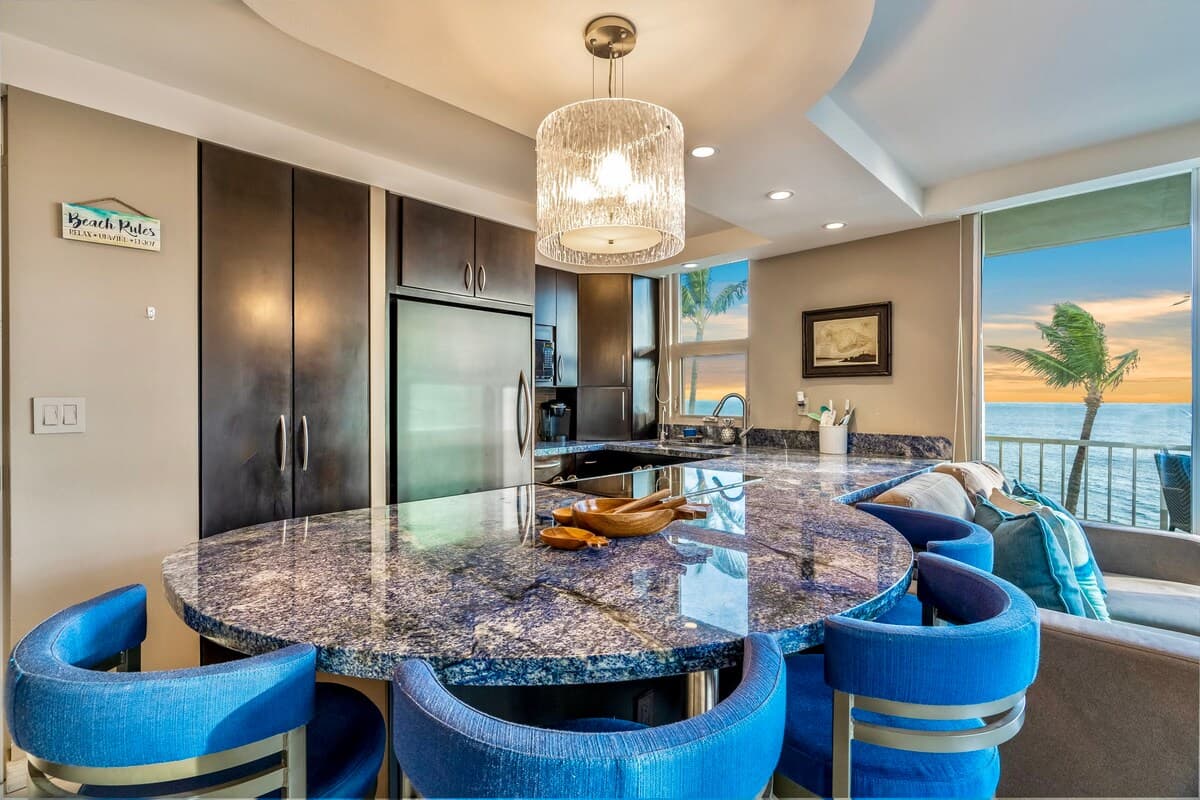 Ocean Front With Ocean View! AC, King Bed, 2 Bath! - Photo 5