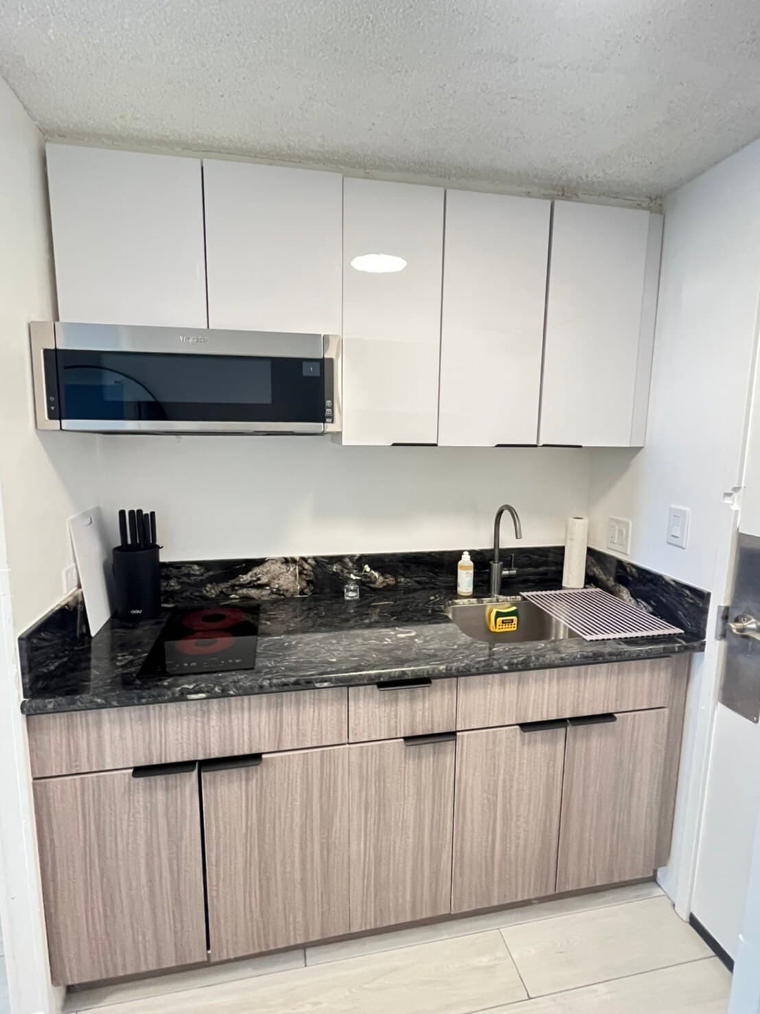 Condo in Honolulu · ★4.68 · 1 bedroom · 2 beds · 1 private bath - Photo 5