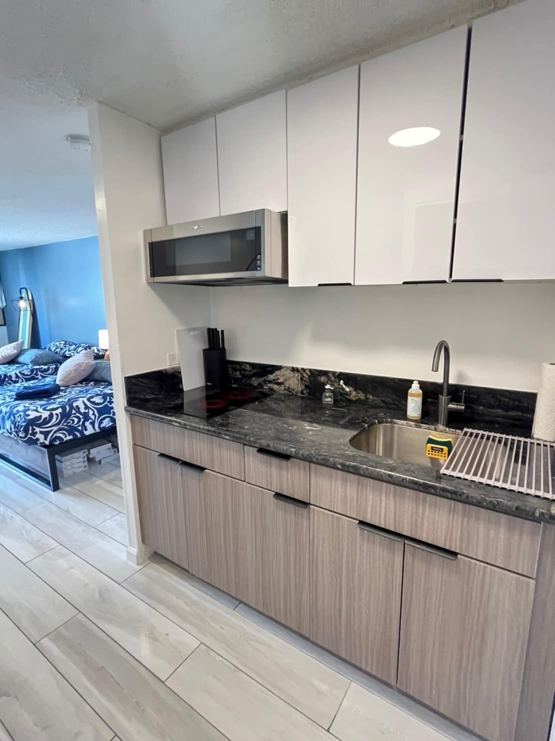 Condo in Honolulu · ★4.68 · 1 bedroom · 2 beds · 1 private bath - Photo 3