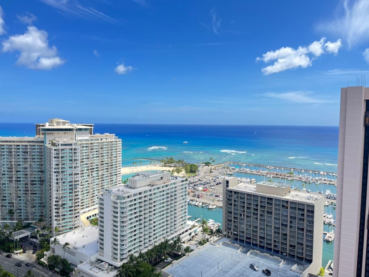 Condo in Honolulu · ★4.72 · 1 bedroom · 2 beds · 1 private bath - Photo 2