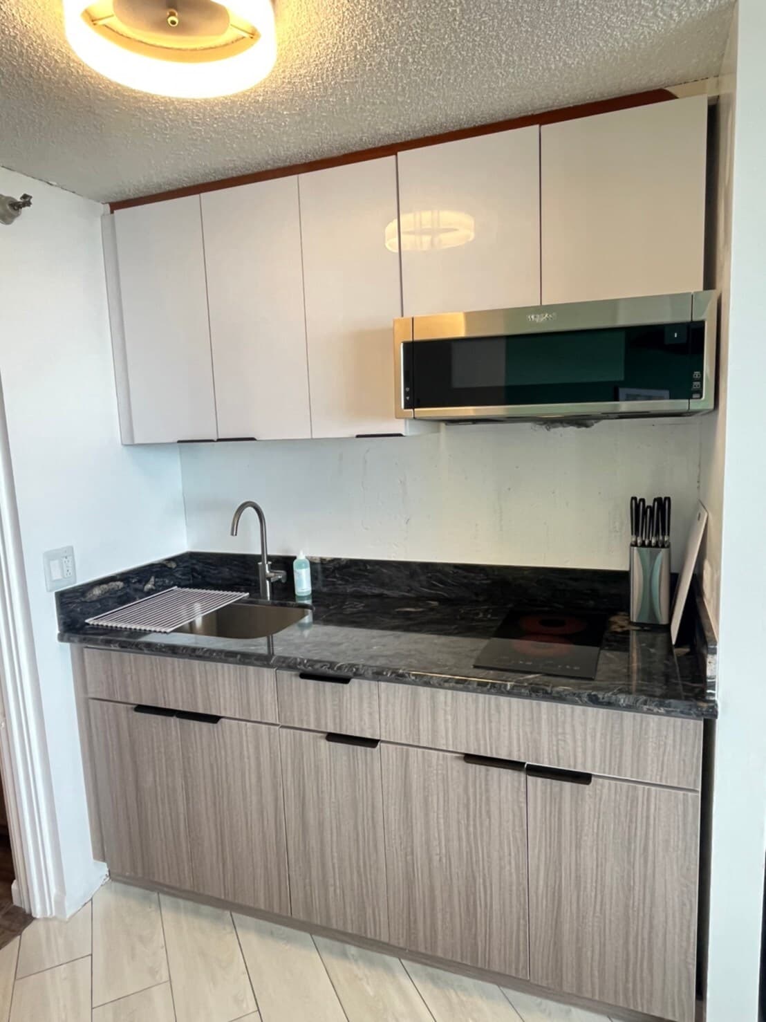 Condo in Honolulu · ★4.87 · 1 bedroom · 2 beds · 1 private bath - Photo 5