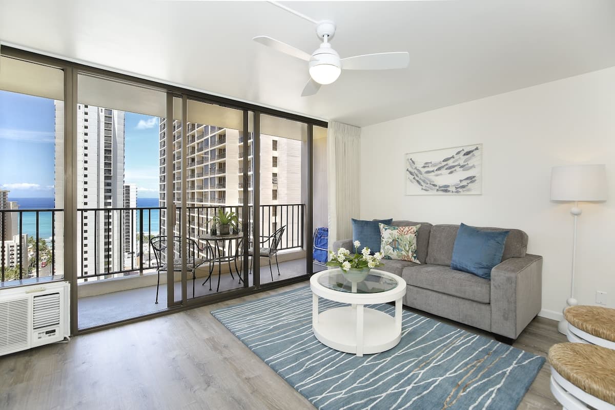 Condo in Honolulu · ★4.83 · 1 bedroom · 3 beds · 1 private bath - Photo 2