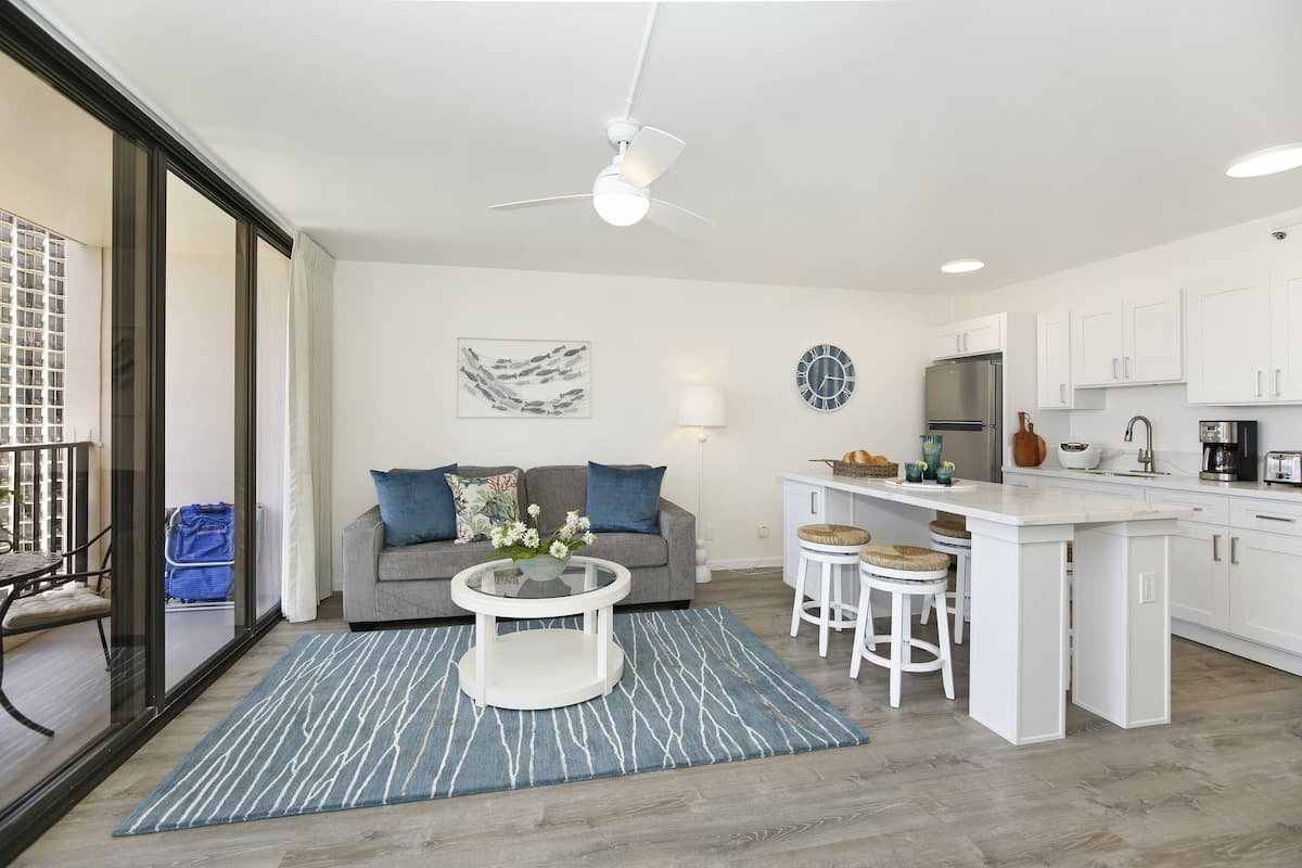 Condo in Honolulu · ★4.83 · 1 bedroom · 3 beds · 1 private bath - Photo 3