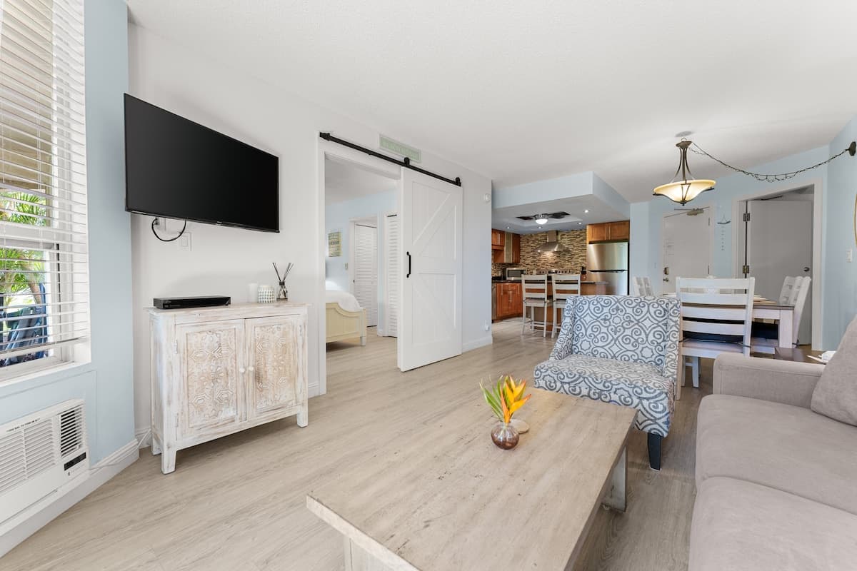 Condo in Kihei · ★4.75 · 2 bedrooms · 3 beds · 2 private baths - Photo 4