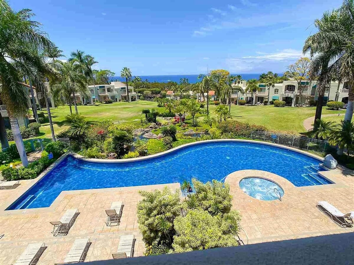 Condo in Kihei · ★4.98 · 1 bedroom · 2 beds · 2 baths - Photo 2