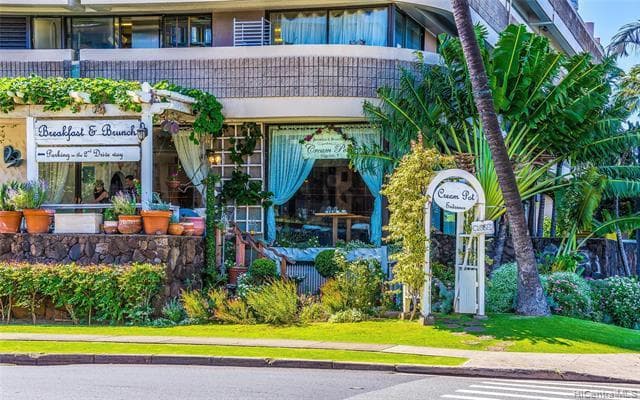 Condo in Honolulu · ★5.0 · Studio · 3 beds · 2 private baths - Photo 2