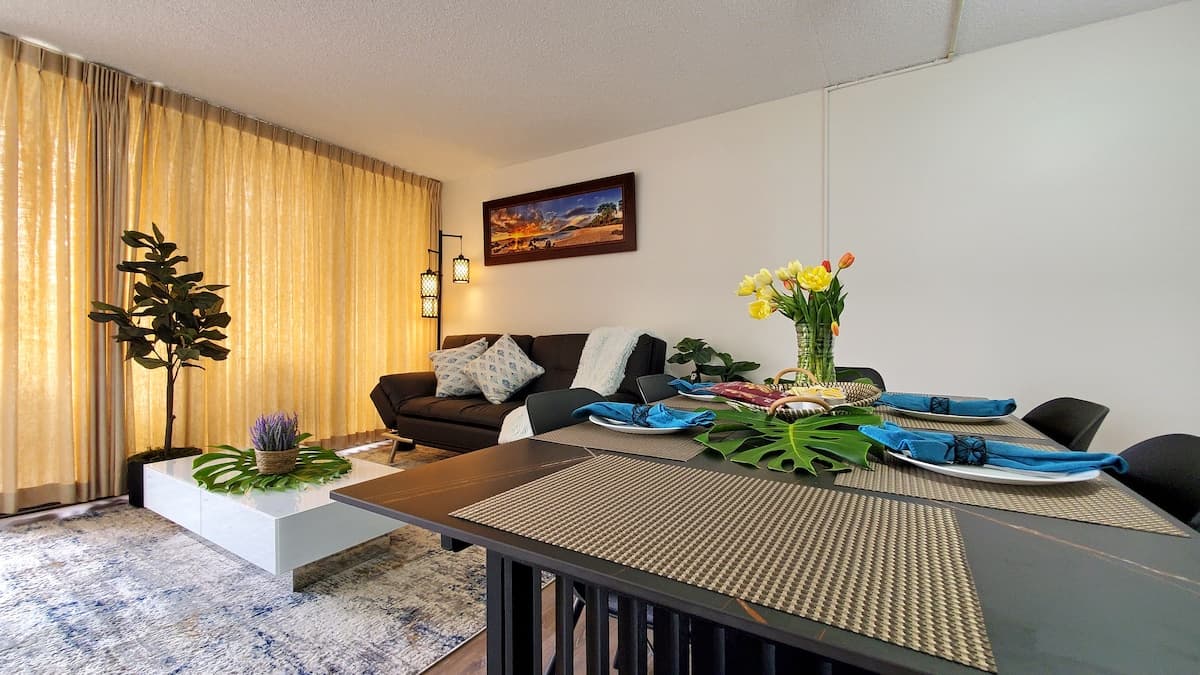 Condo in Honolulu · ★4.79 · 1 bedroom · 2 beds · 1 shared bath - Photo 2