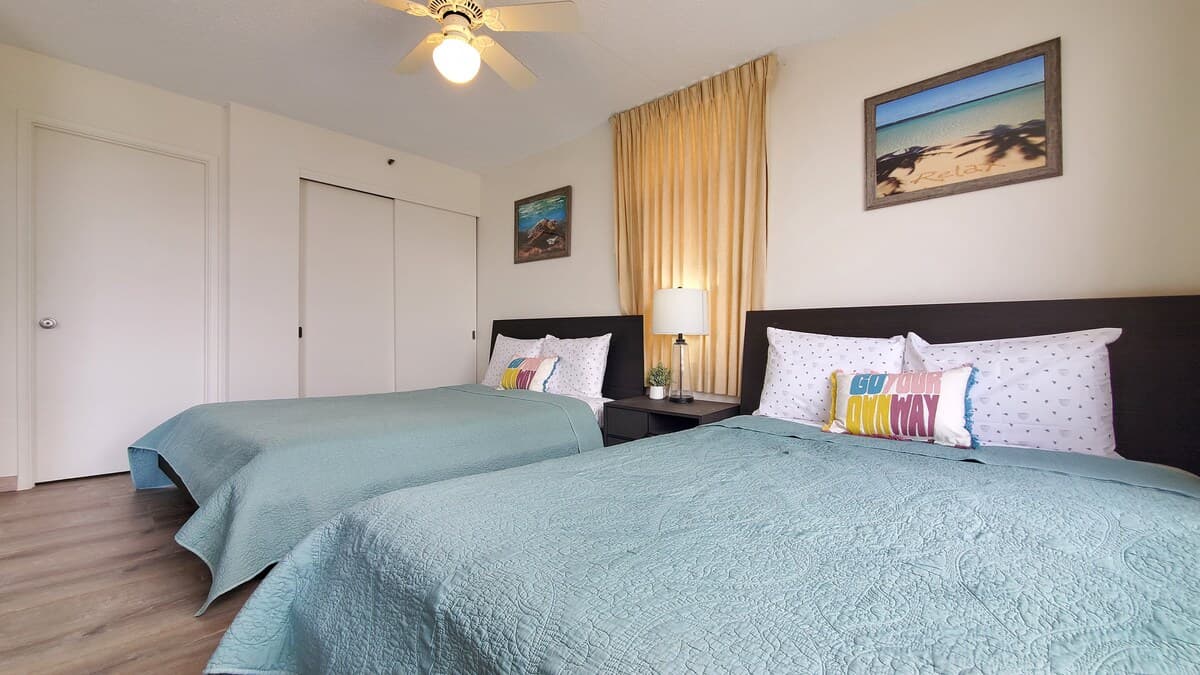 Condo in Honolulu · ★4.79 · 1 bedroom · 2 beds · 1 shared bath - Photo 5