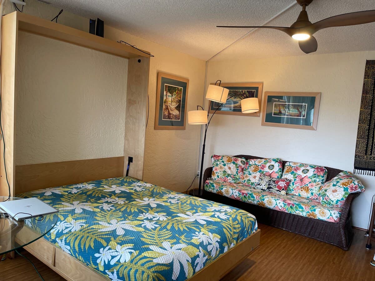 Condo in Kailua-Kona · ★4.86 · 1 bedroom · 3 beds · 1 private bath - Photo 4