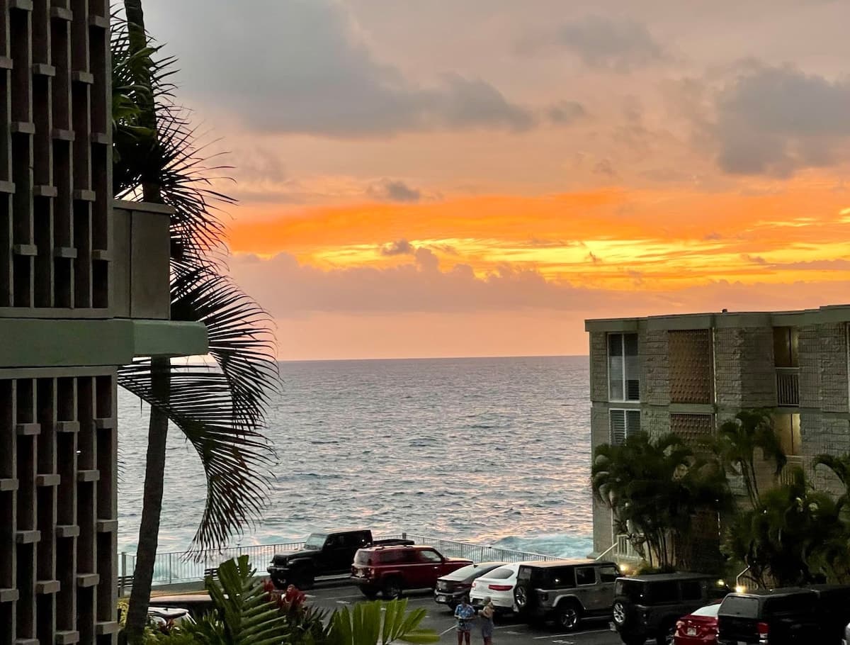 Condo in Kailua-Kona · ★4.86 · 1 bedroom · 3 beds · 1 private bath - Photo 3