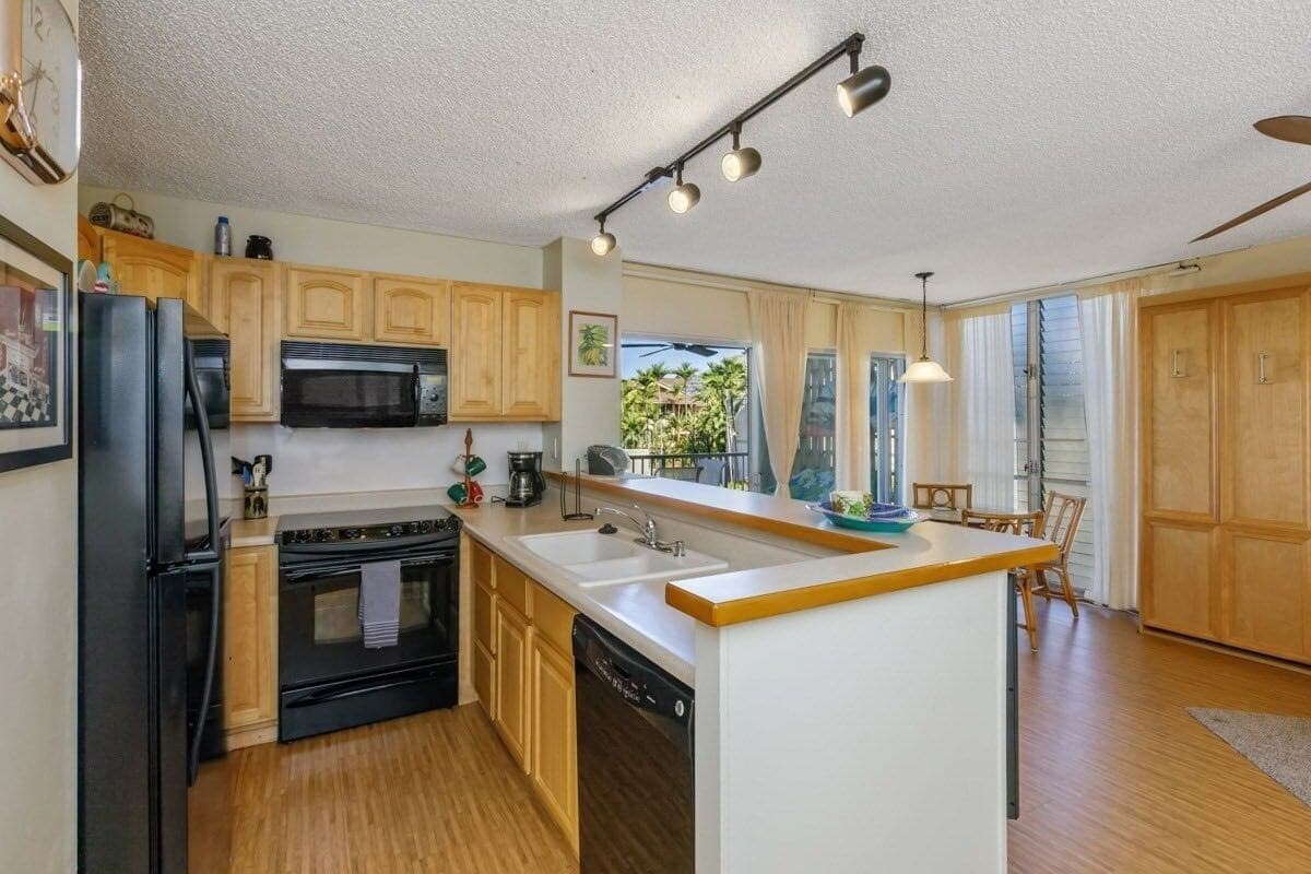 Condo in Kailua-Kona · ★4.86 · 1 bedroom · 3 beds · 1 private bath - Photo 5
