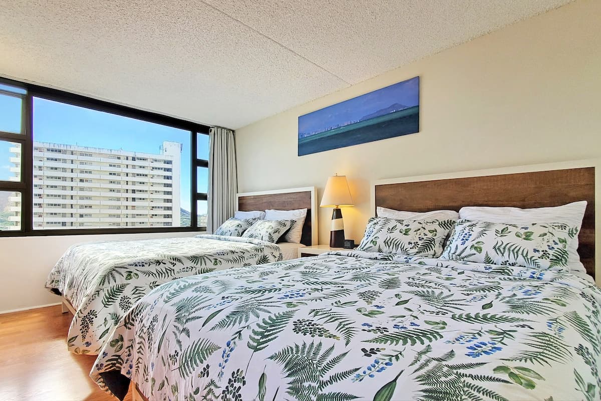 Condo in Honolulu · ★4.85 · 1 bedroom · 3 beds · 1 private bath - Photo 5