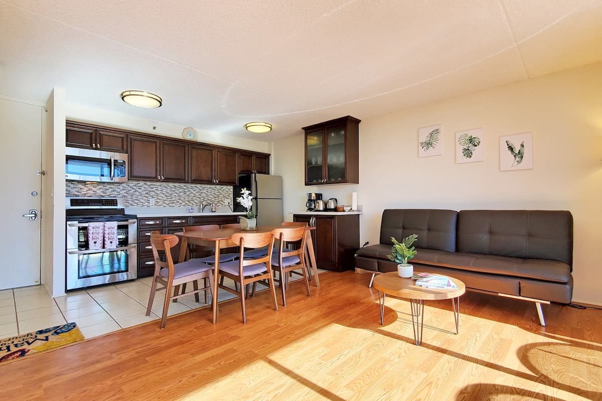 Condo in Honolulu · ★4.85 · 1 bedroom · 3 beds · 1 private bath - Photo 1