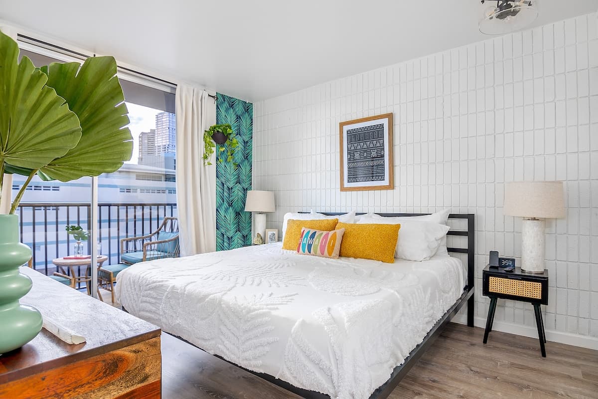 Condo in Honolulu · ★4.68 · 1 bedroom · 2 beds · 1 shared bath - Photo 1