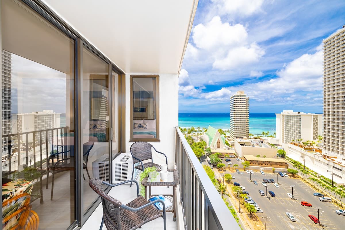 Condo in Honolulu · ★4.77 · 1 bedroom · 3 beds · 1 private bath - Photo 1