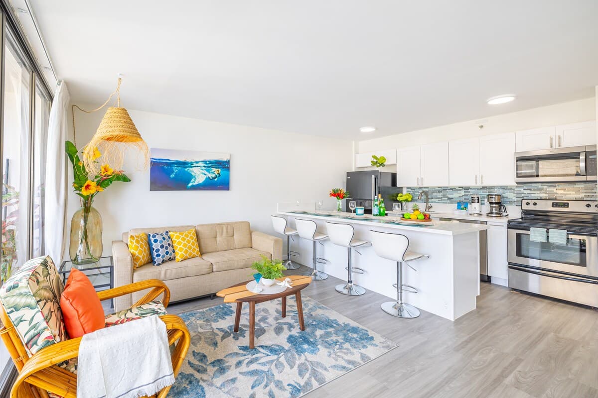Condo in Honolulu · ★4.77 · 1 bedroom · 3 beds · 1 private bath - Photo 4
