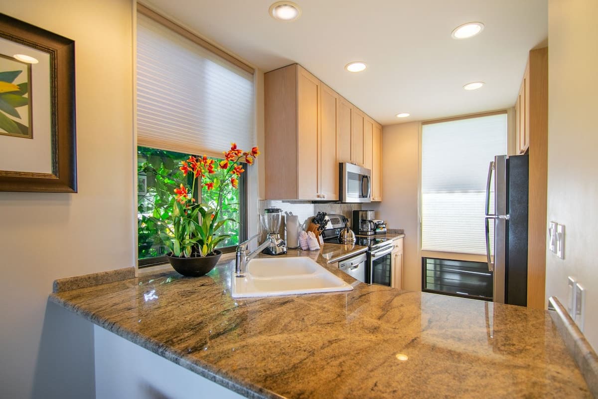 Kapalua Bay Villas 18G3 Gold Oceanfront 1BD/1.5BA - Photo 5