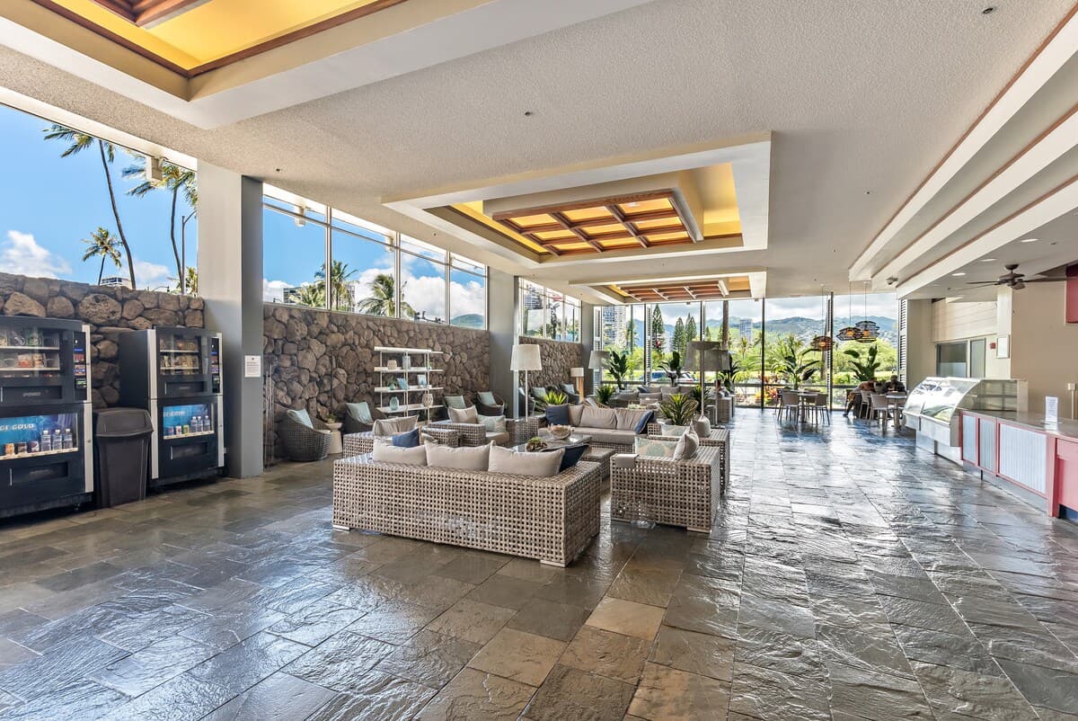 Condo in Honolulu · ★4.78 · 1 bedroom · 3 beds · 1 shared bath - Photo 4