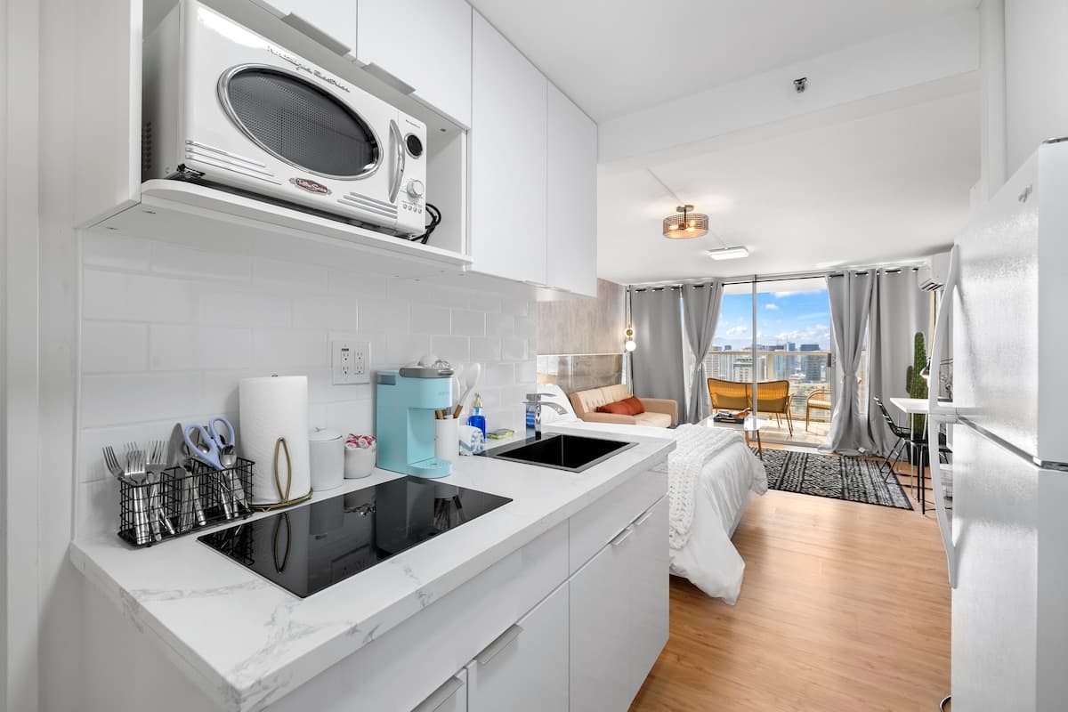 44th* floor Penthouse Suite, near Waikiki Beach! - Photo 4