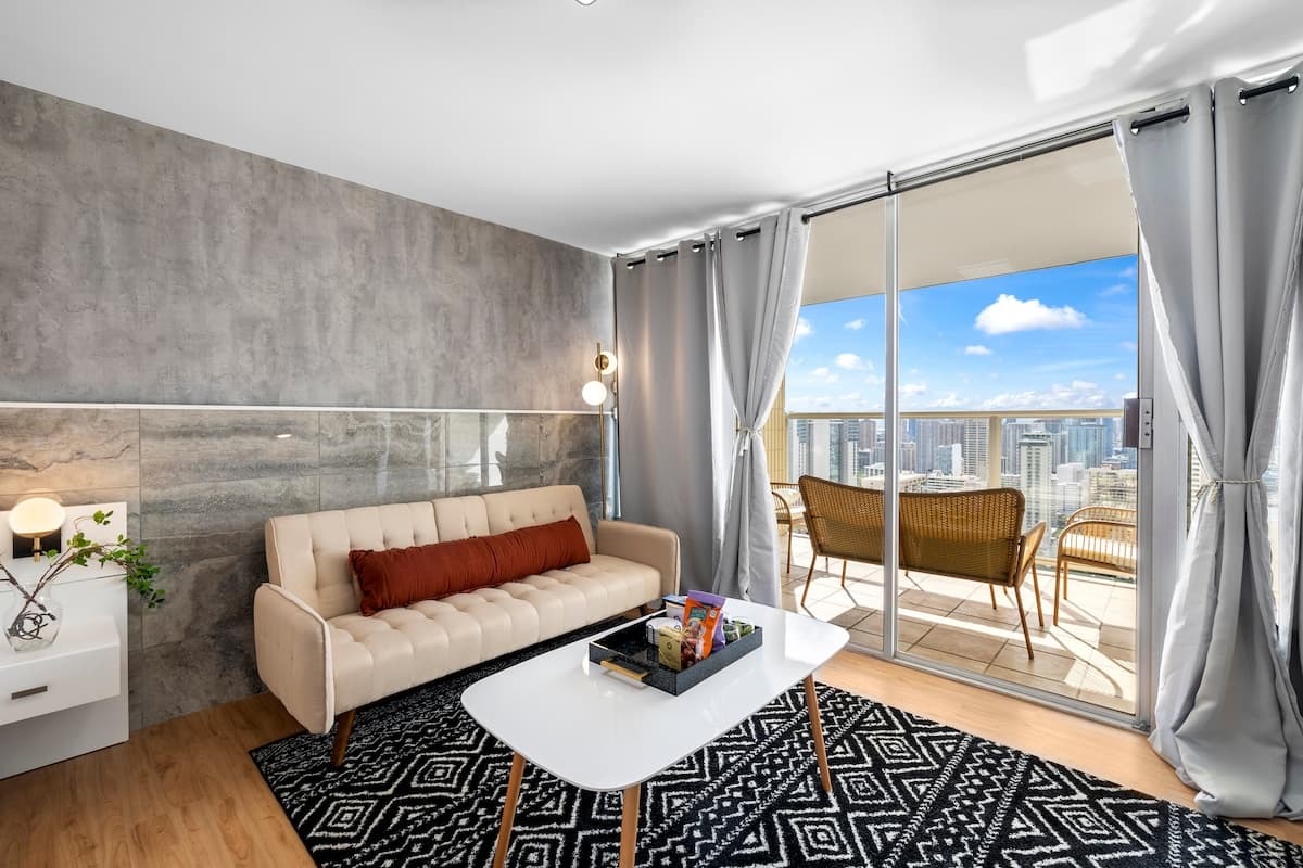 44th* floor Penthouse Suite, near Waikiki Beach! - Photo 1