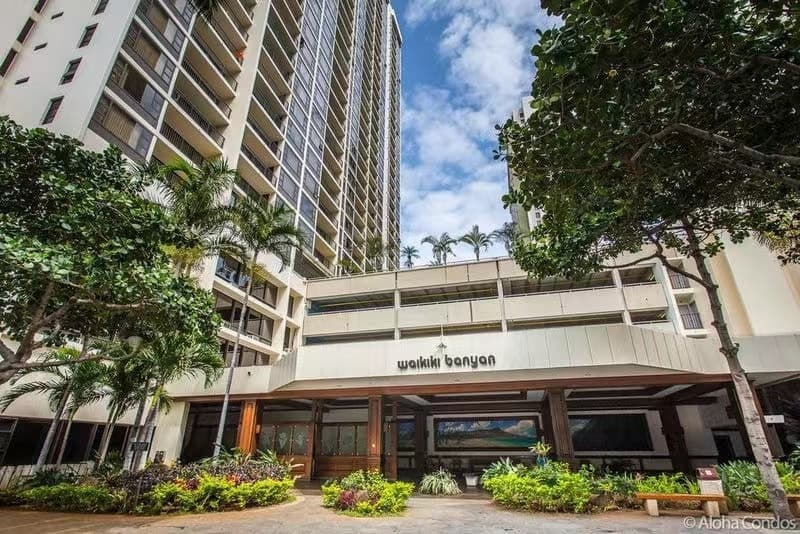 Condo in Honolulu · ★4.72 · 1 bedroom · 3 beds · 1 private bath - Photo 2
