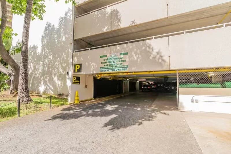 Condo in Honolulu · ★4.72 · 1 bedroom · 3 beds · 1 private bath - Photo 5