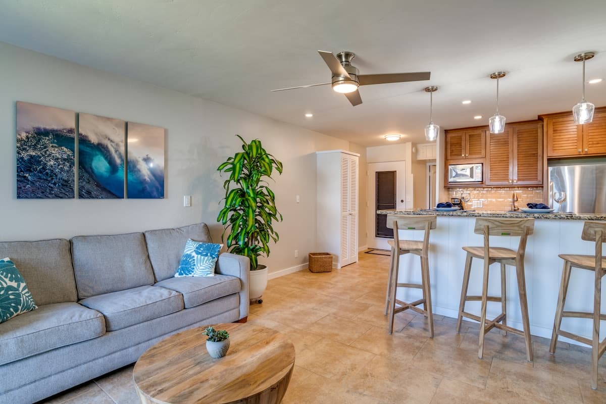Condo in Lahaina · ★4.95 · 1 bedroom · 2 beds · 1 bath - Photo 2