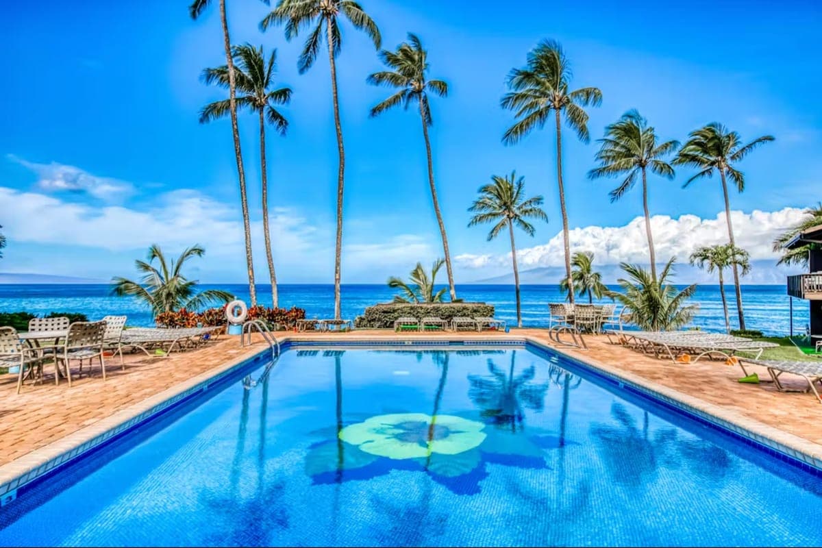 Condo in Lahaina · ★4.95 · 1 bedroom · 2 beds · 1 bath - Photo 1