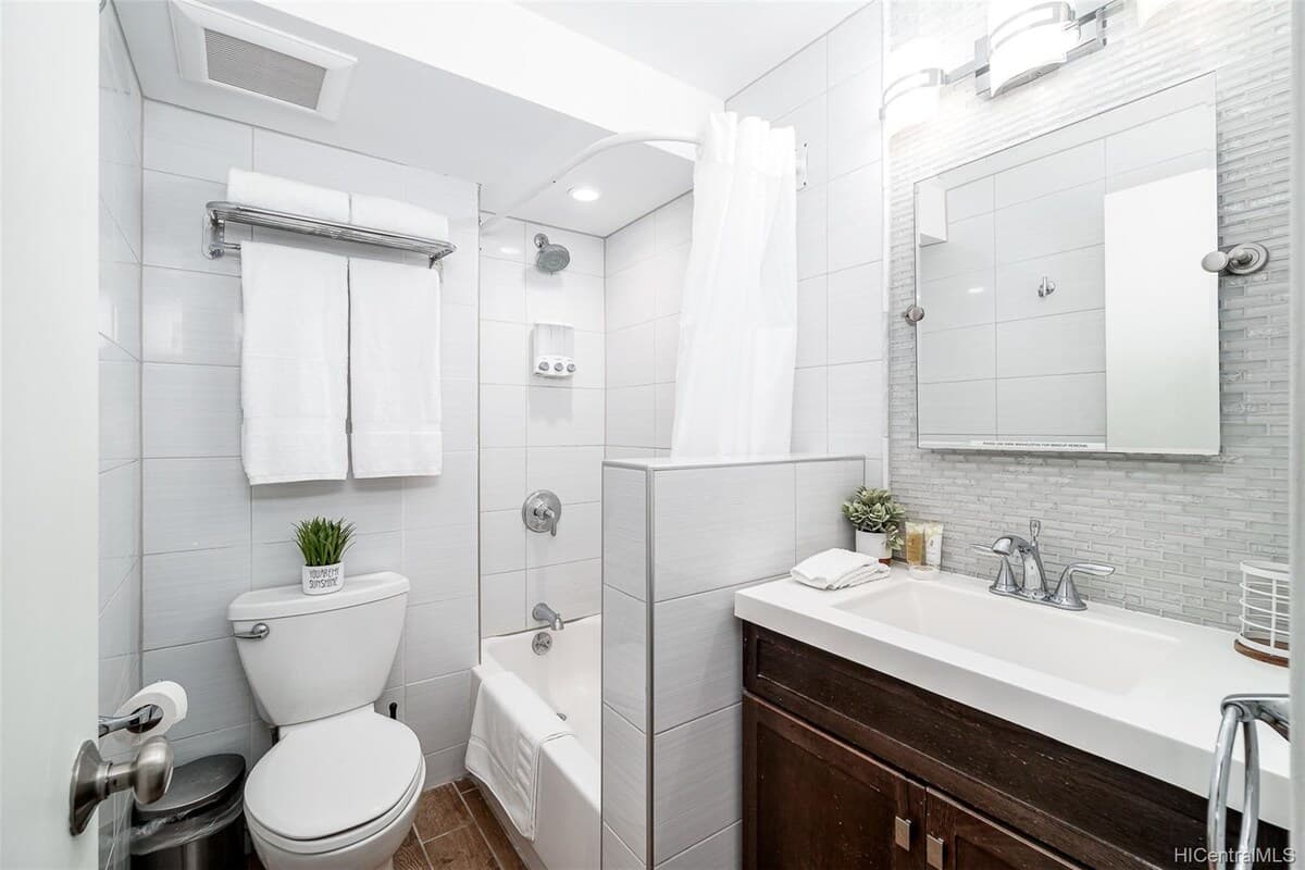 Condo in Honolulu · ★4.85 · 1 bedroom · 1 bed · 1 private bath - Photo 3