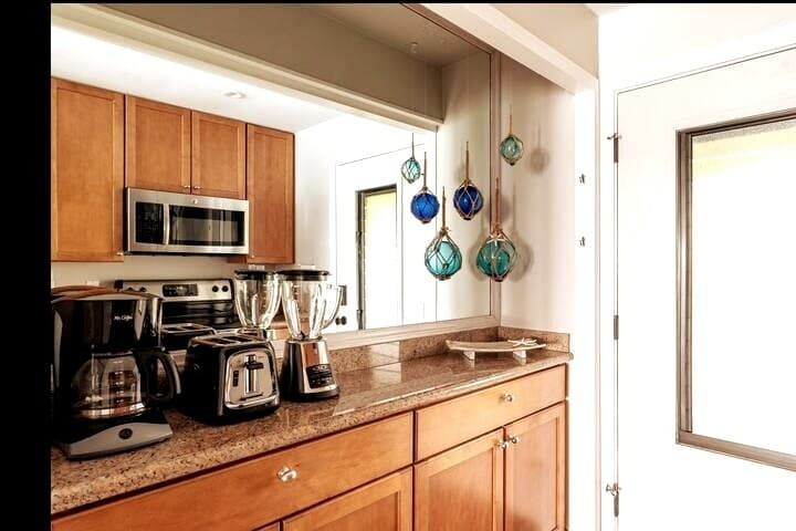 180* Oceanfront View w/ AC! Remodel+2Pools+Clean - Photo 3