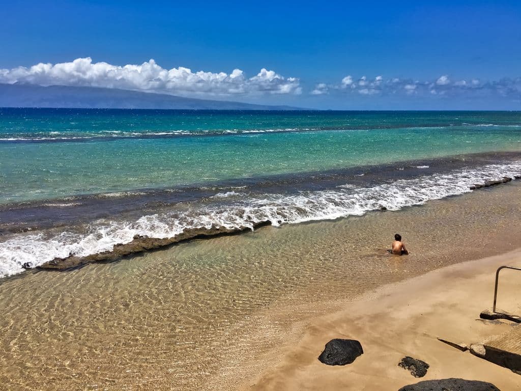 Condo in Lahaina · ★5.0 · 2 bedrooms · 4 beds · 2 baths - Photo 2