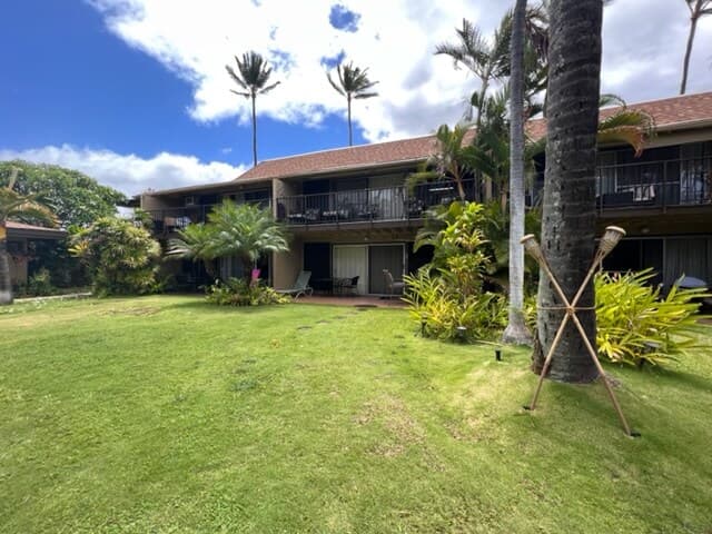 Condo in Lahaina · ★5.0 · 2 bedrooms · 4 beds · 2 baths - Photo 4