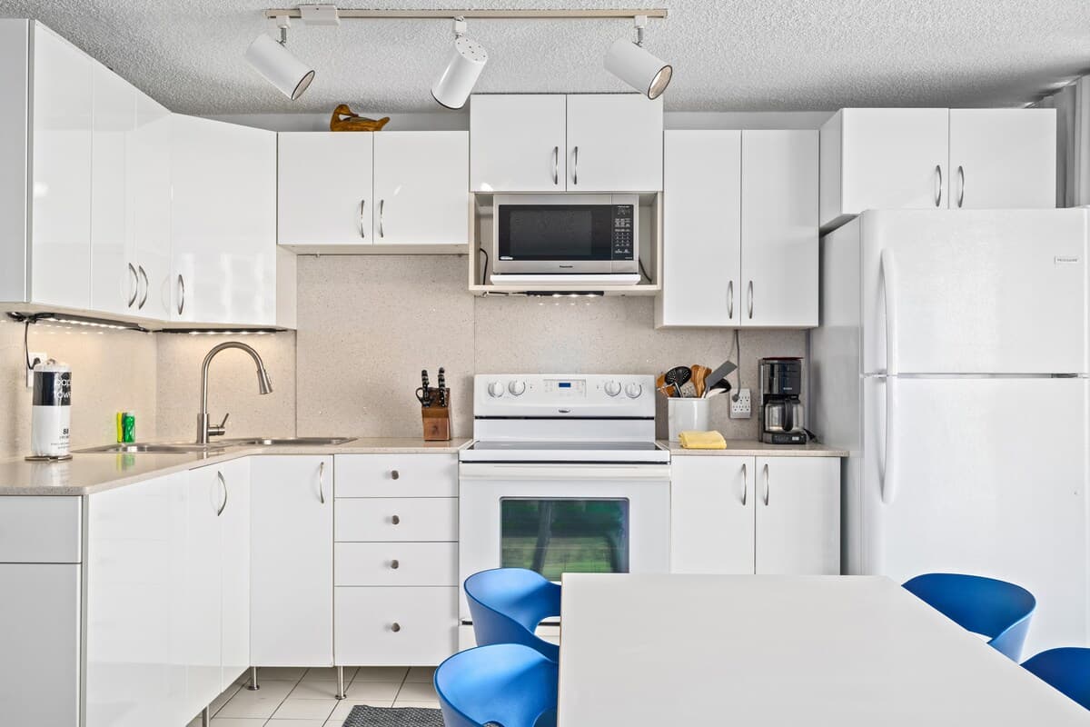 TWP 505 Spacious 1 bedroom condo w/full Kitchen - Photo 5