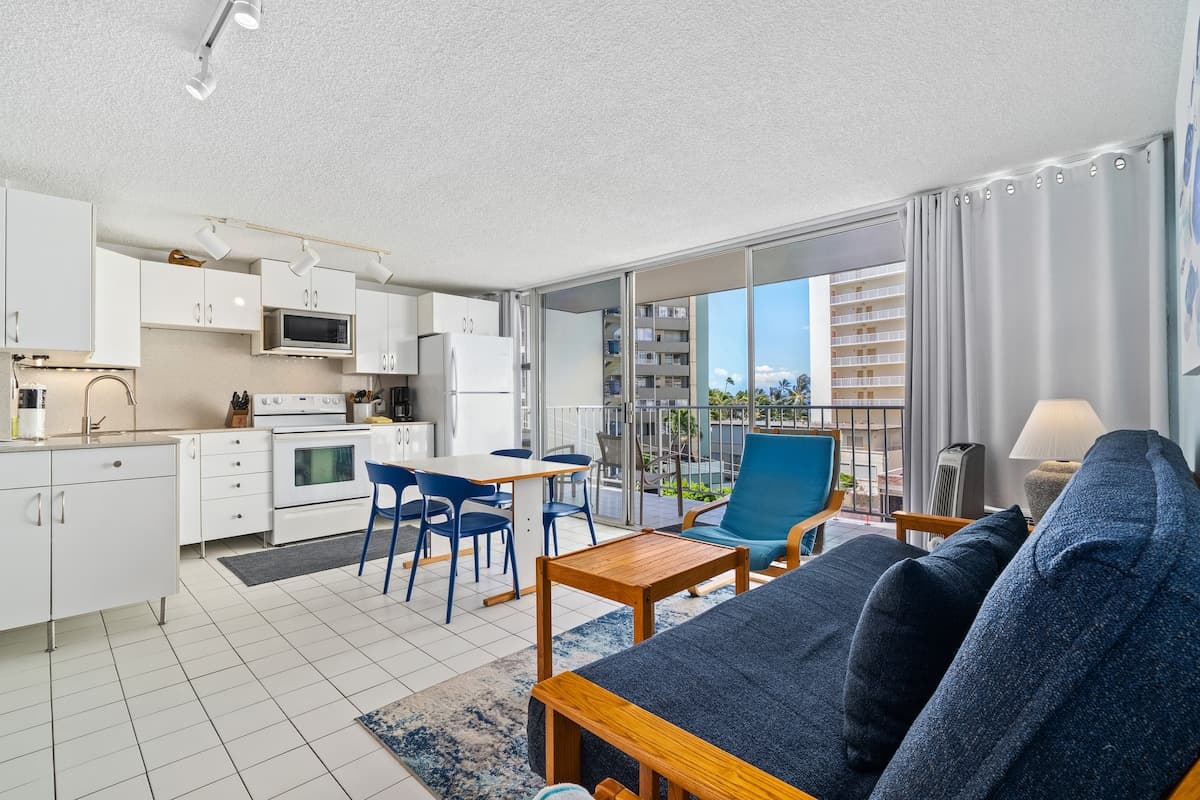 TWP 505 Spacious 1 bedroom condo w/full Kitchen - Photo 2