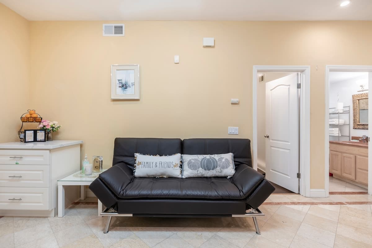 Private Garden Guest Suite, Steps to Taraval St - Photo 2