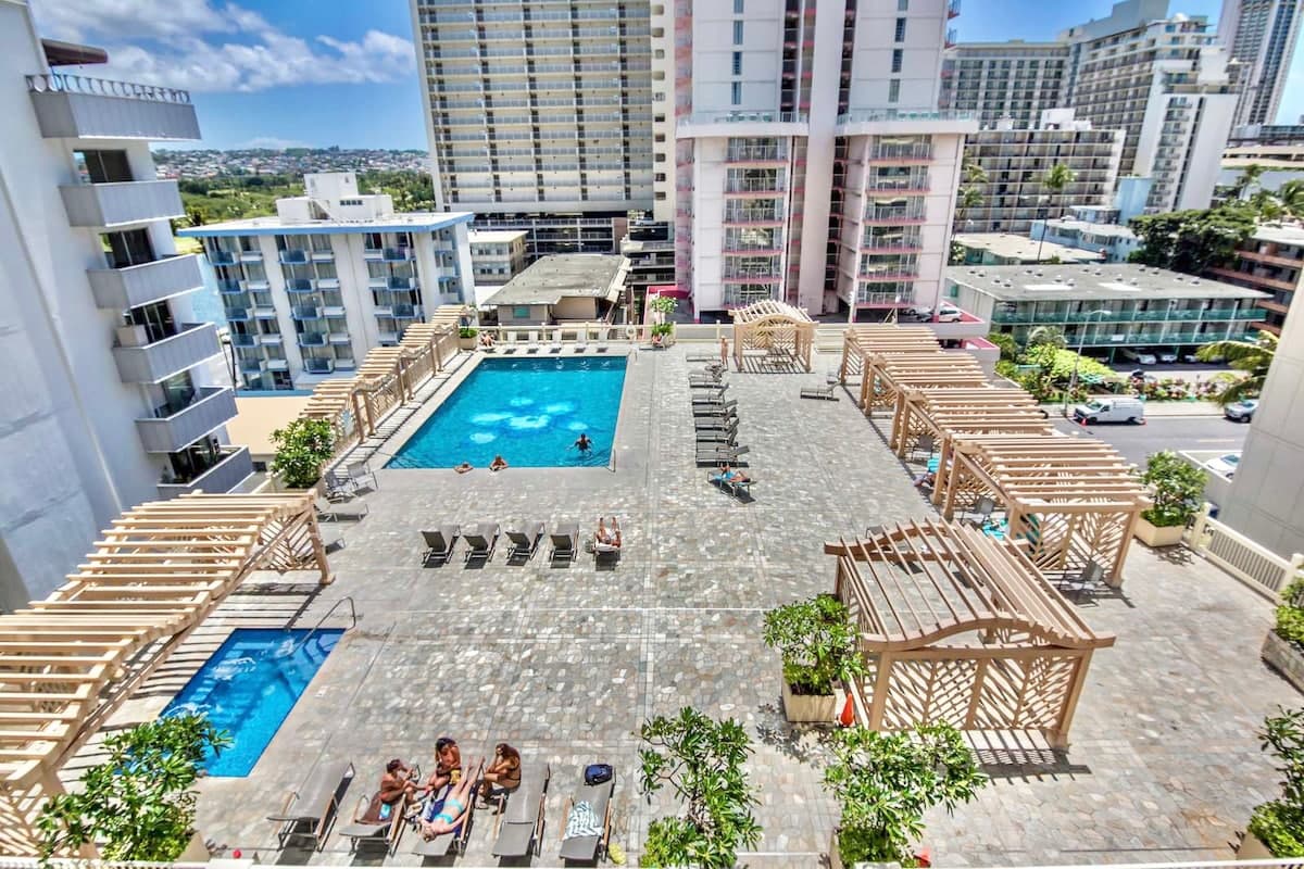 Condo in Honolulu · ★4.9 · Studio · 2 beds · 1 private bath - Photo 3