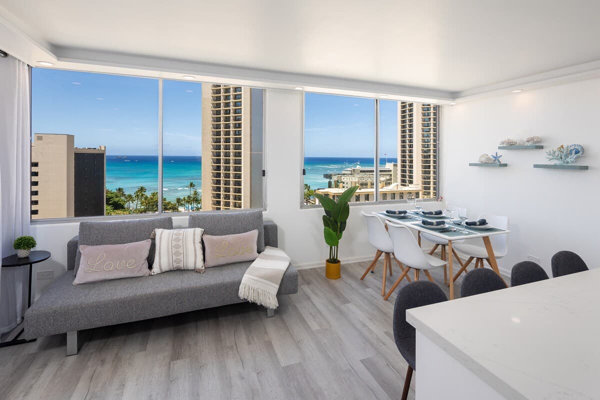 Condo in Honolulu · ★4.89 · 1 bedroom · 2 beds · 1 private bath - Photo 3