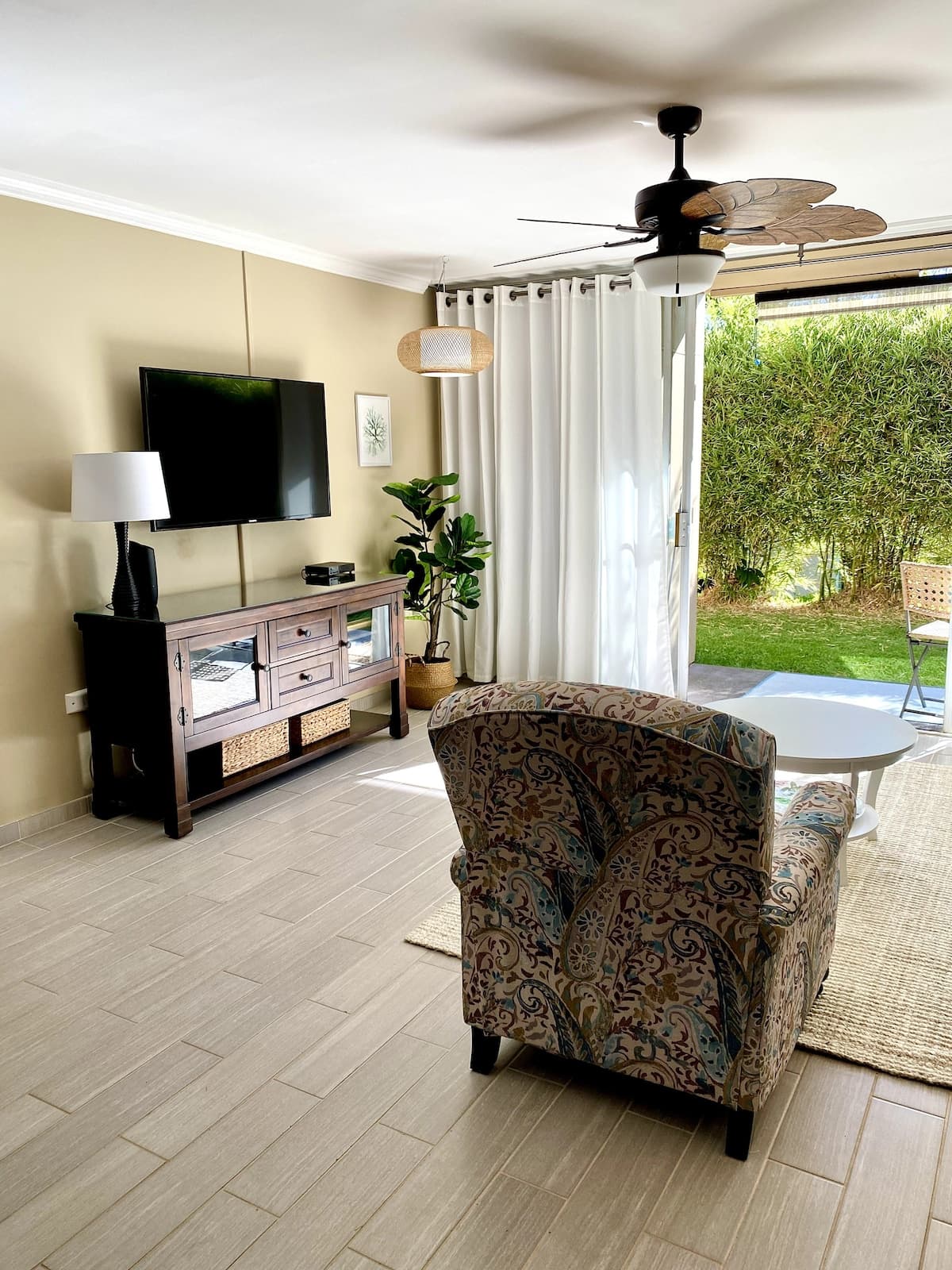 Condo in Lahaina · ★4.96 · 1 bedroom · 2 beds · 1 private bath - Photo 1