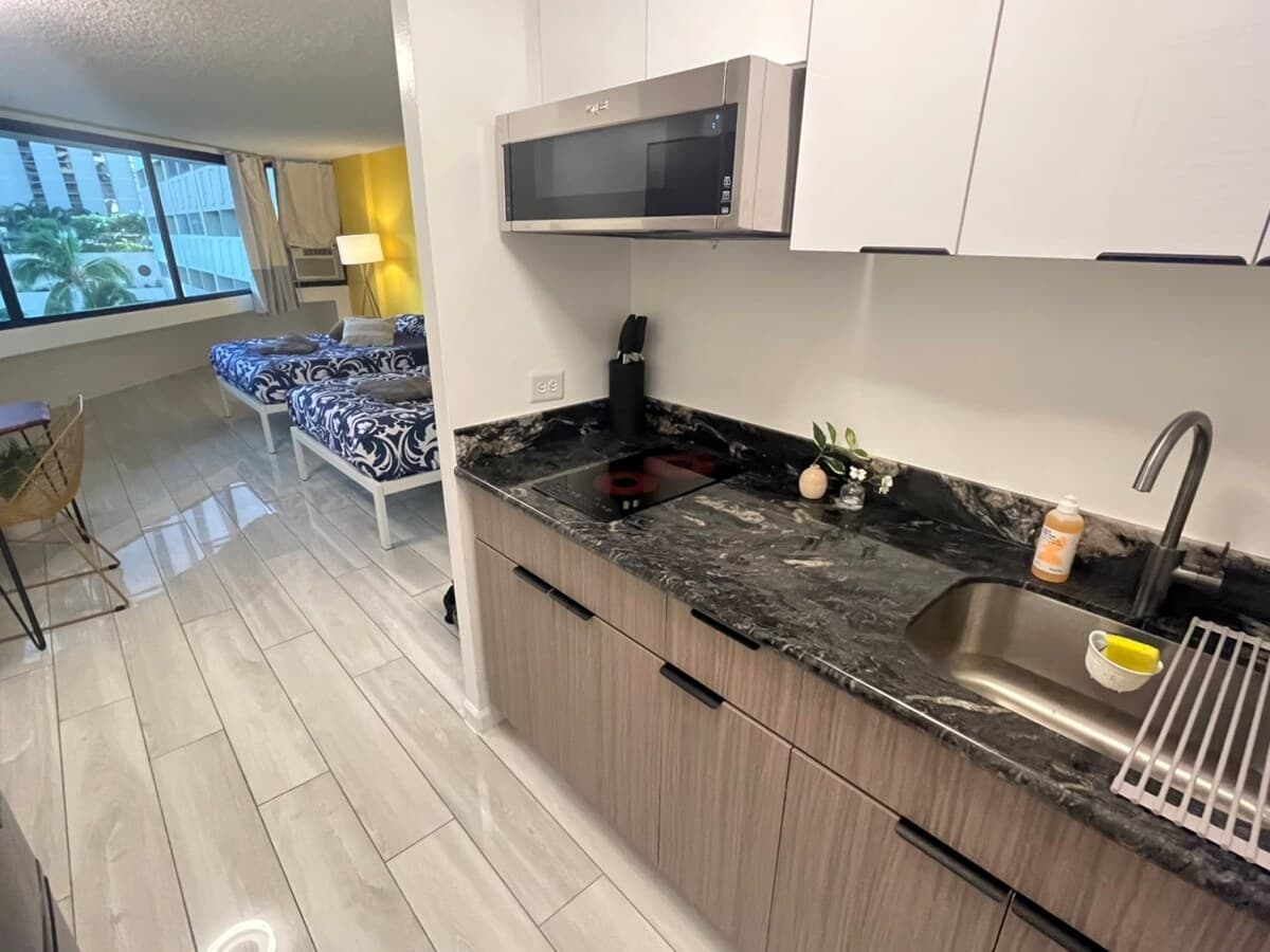 Condo in Honolulu · ★4.62 · 1 bedroom · 2 beds · 1 private bath - Photo 3