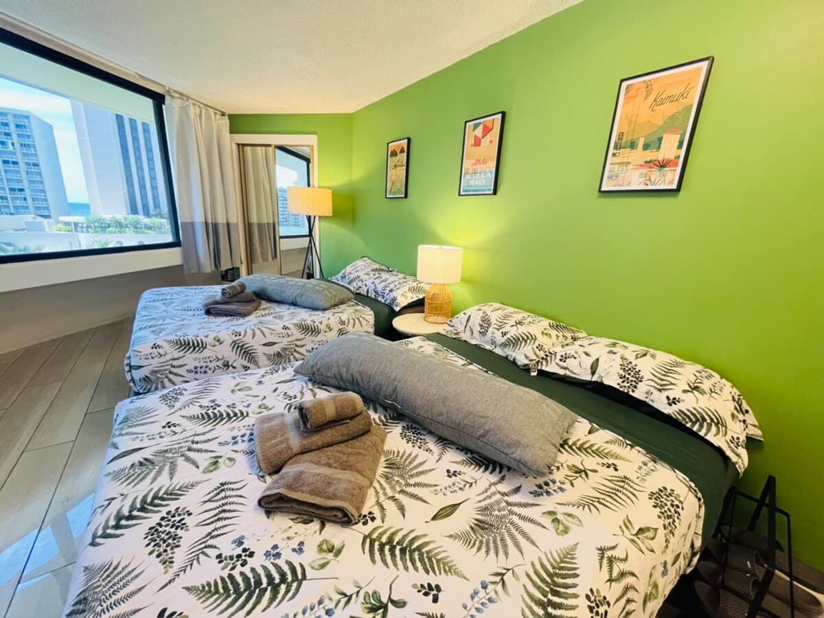 Condo in Honolulu · ★4.6 · 1 bedroom · 2 beds · 1 private bath - Photo 5
