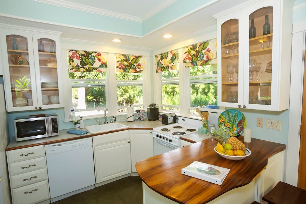 Romantic and Private Cottage and Gazebo for two! - Photo 4