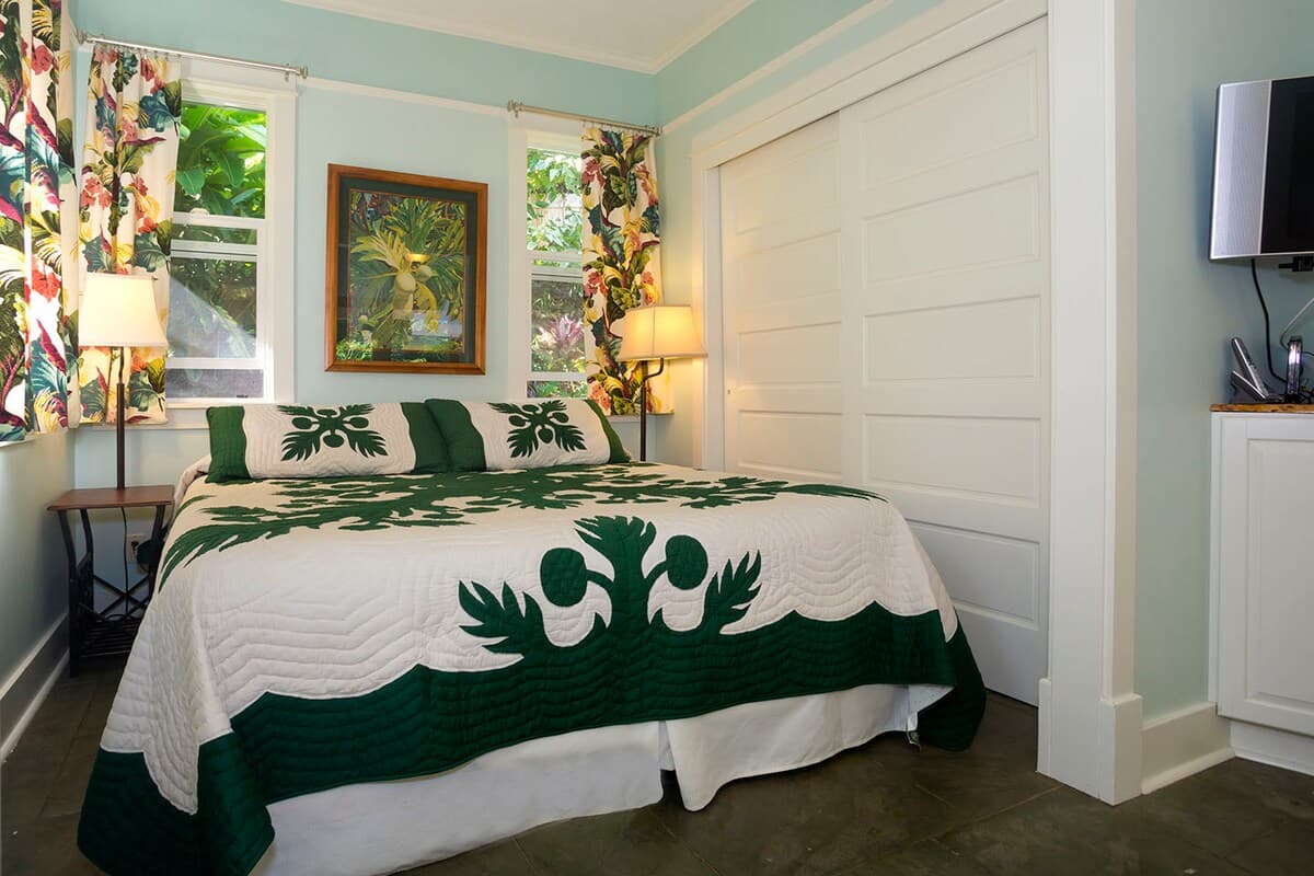Romantic and Private Cottage and Gazebo for two! - Photo 5