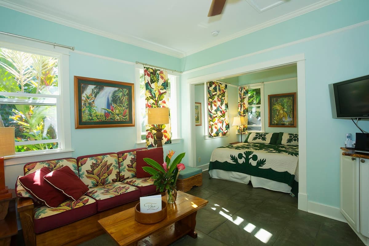 Romantic and Private Cottage and Gazebo for two! - Photo 2