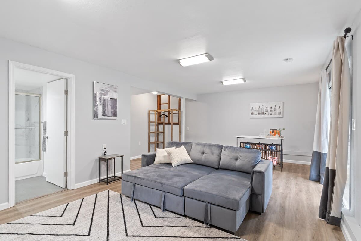 Newly Remodeled 4BR w/ Home Theater & Firepit - Photo 2