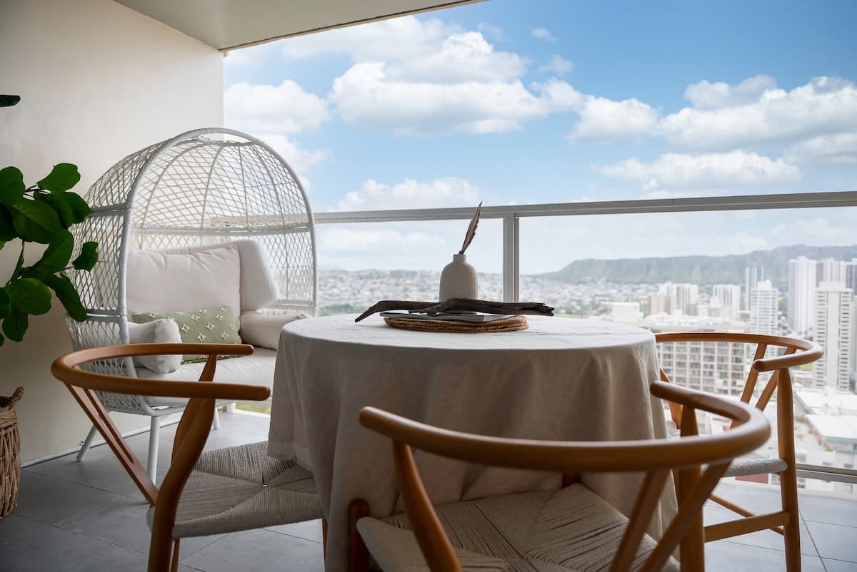 Condo in Honolulu · ★4.94 · Studio · 1 bed · 1 private bath - Photo 2