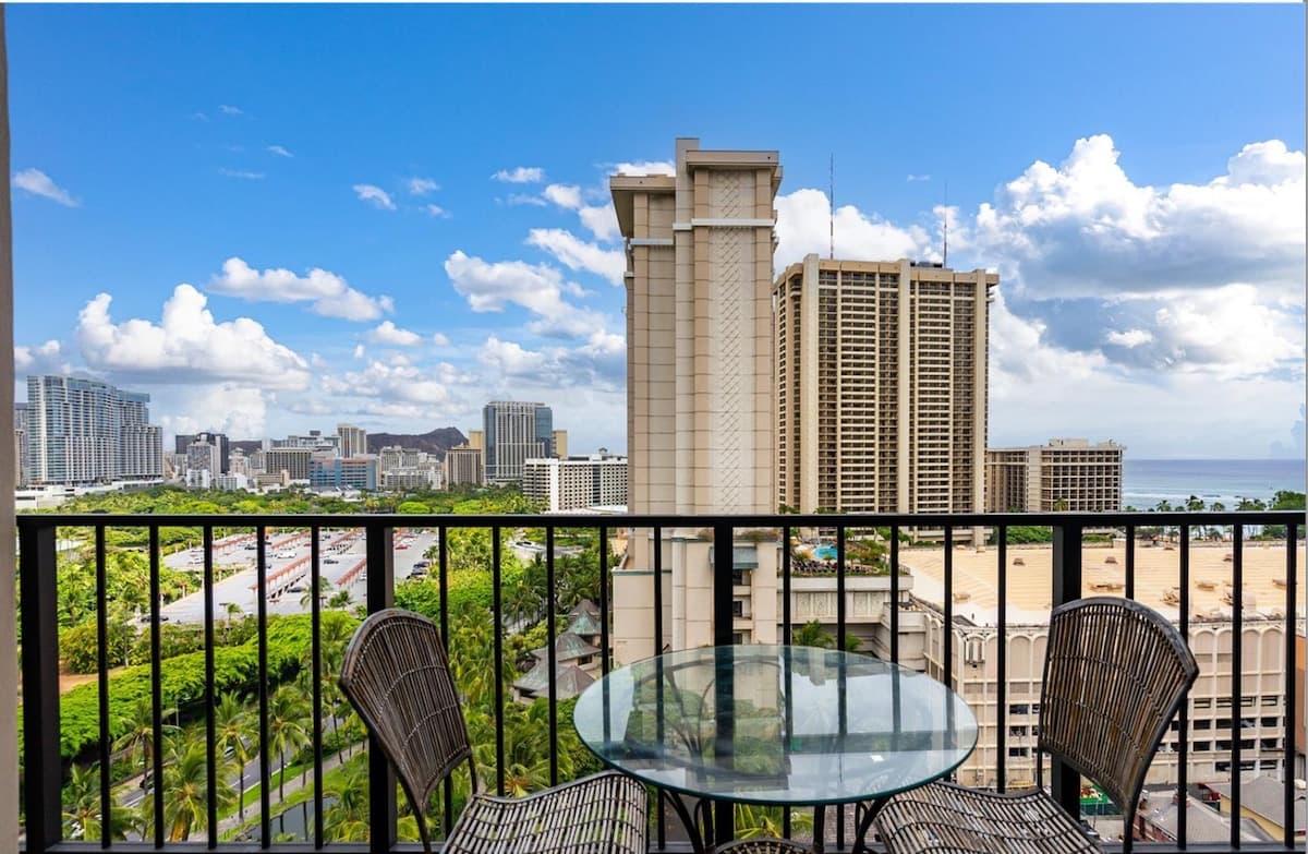 Hotel in Honolulu · ★4.92 · Studio · 2 beds · 1 private bath - Photo 5