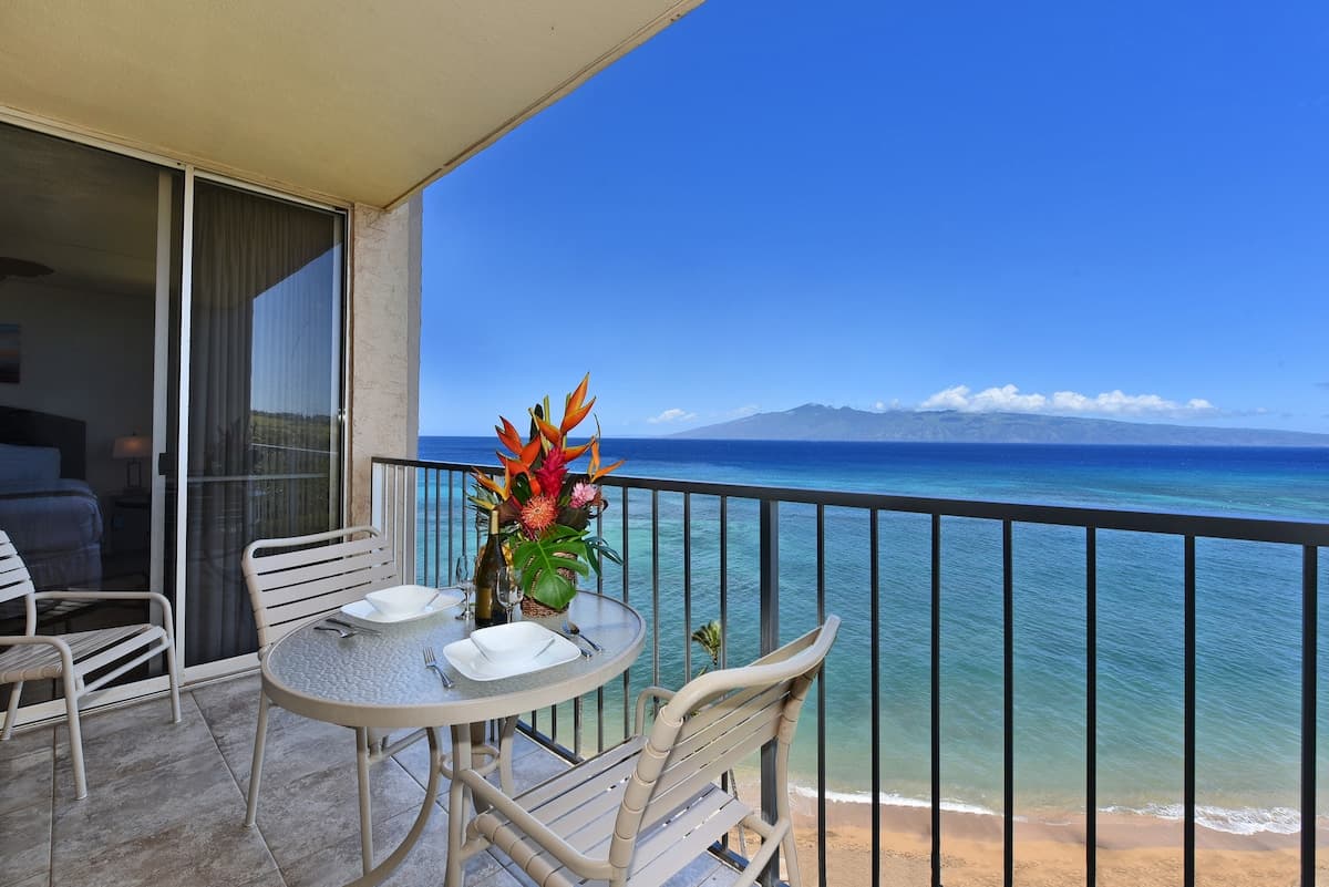 Condo in Lahaina · ★4.85 · 1 bedroom · 2 beds · 1 bath - Photo 2